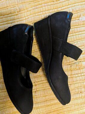 NUTURE Mary Jane Wedge Shoes - Size 8M